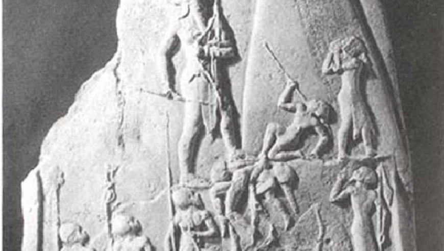 Questa scultura in pietra (sopra) è stata trovata in Iraq vicino all'antica città di ...