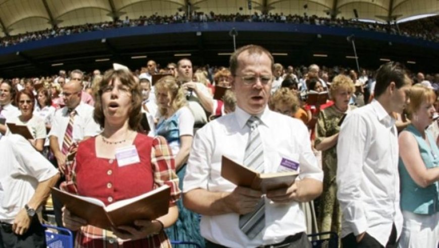 Chi fondo la Sede Cristiana dei Testimoni di Geova ?