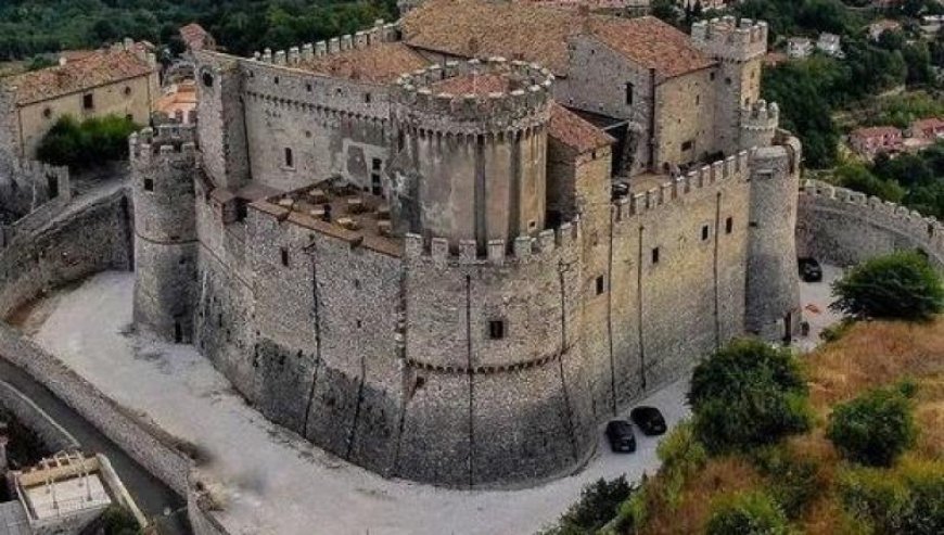 Castello Orsini di Nerola (Italia)