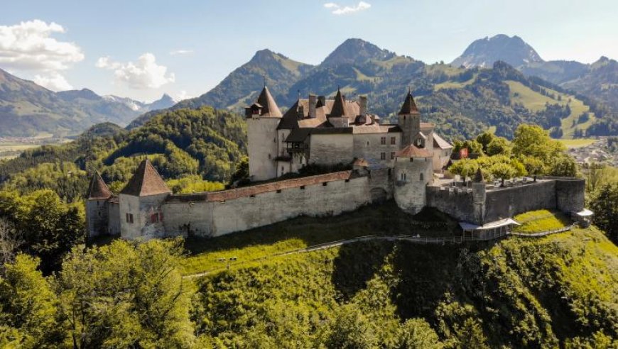 Il castello di Gruyères di Friburg (Svizzera)