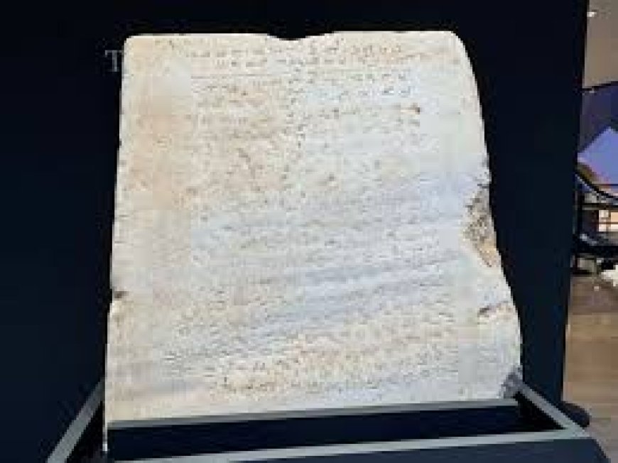Una tavoletta di marmo di circa 1.500 anni, del peso di 52 chilogrammi e recante incisi i Dieci Comandamenti, è stata venduta all'asta a New York