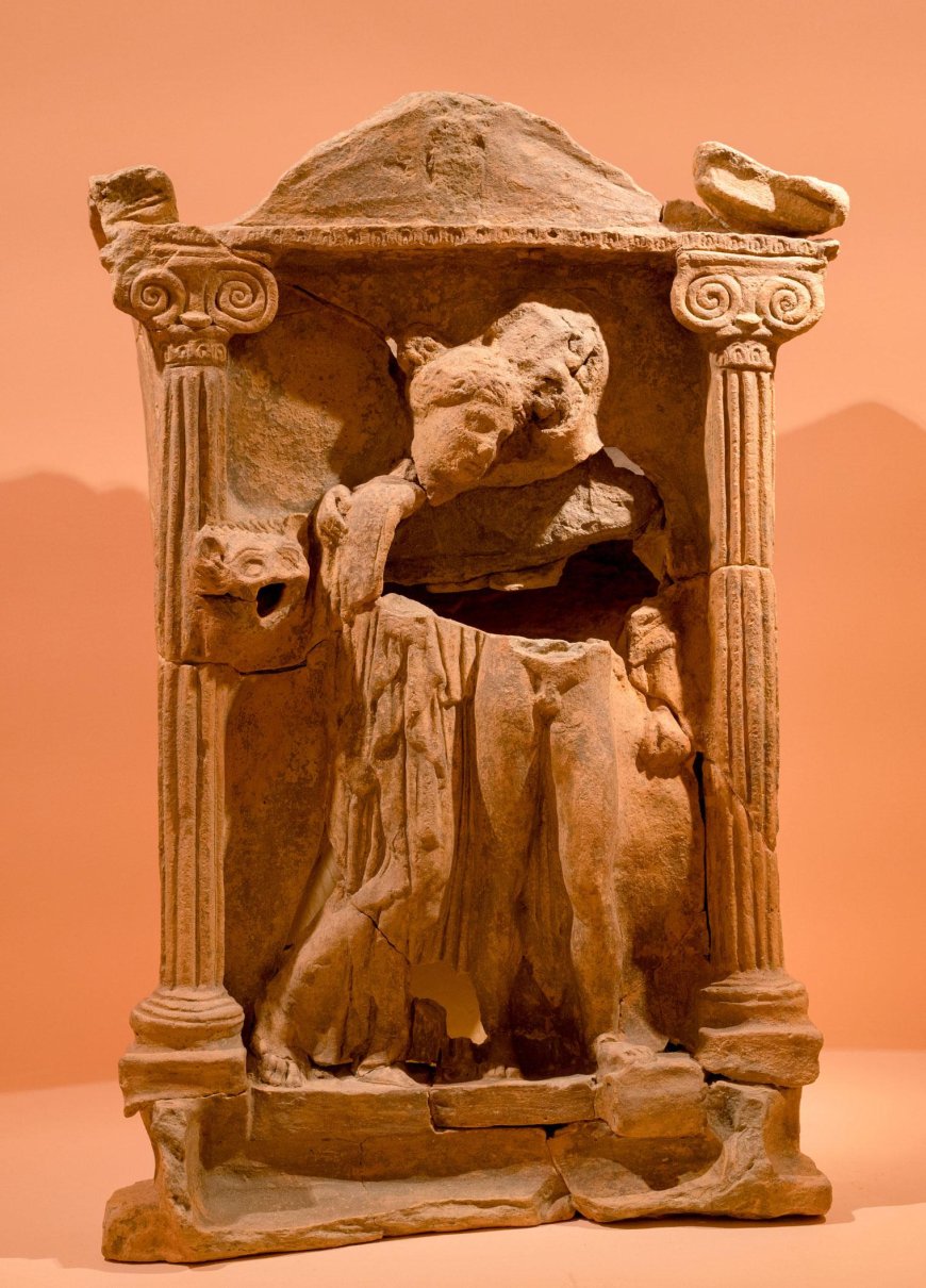 La città antica di Medma, situata dove oggi si trova Rosarno (provincia di Reggio Calabria), fu costruita dai Greci della Magna Grecia