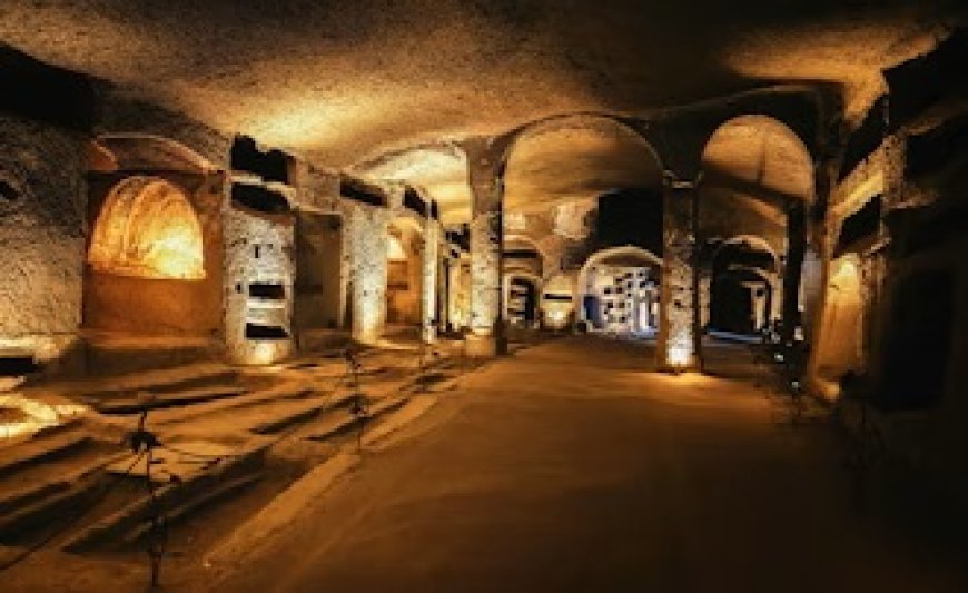 Enorme Mondo sotterraneo di Napoli