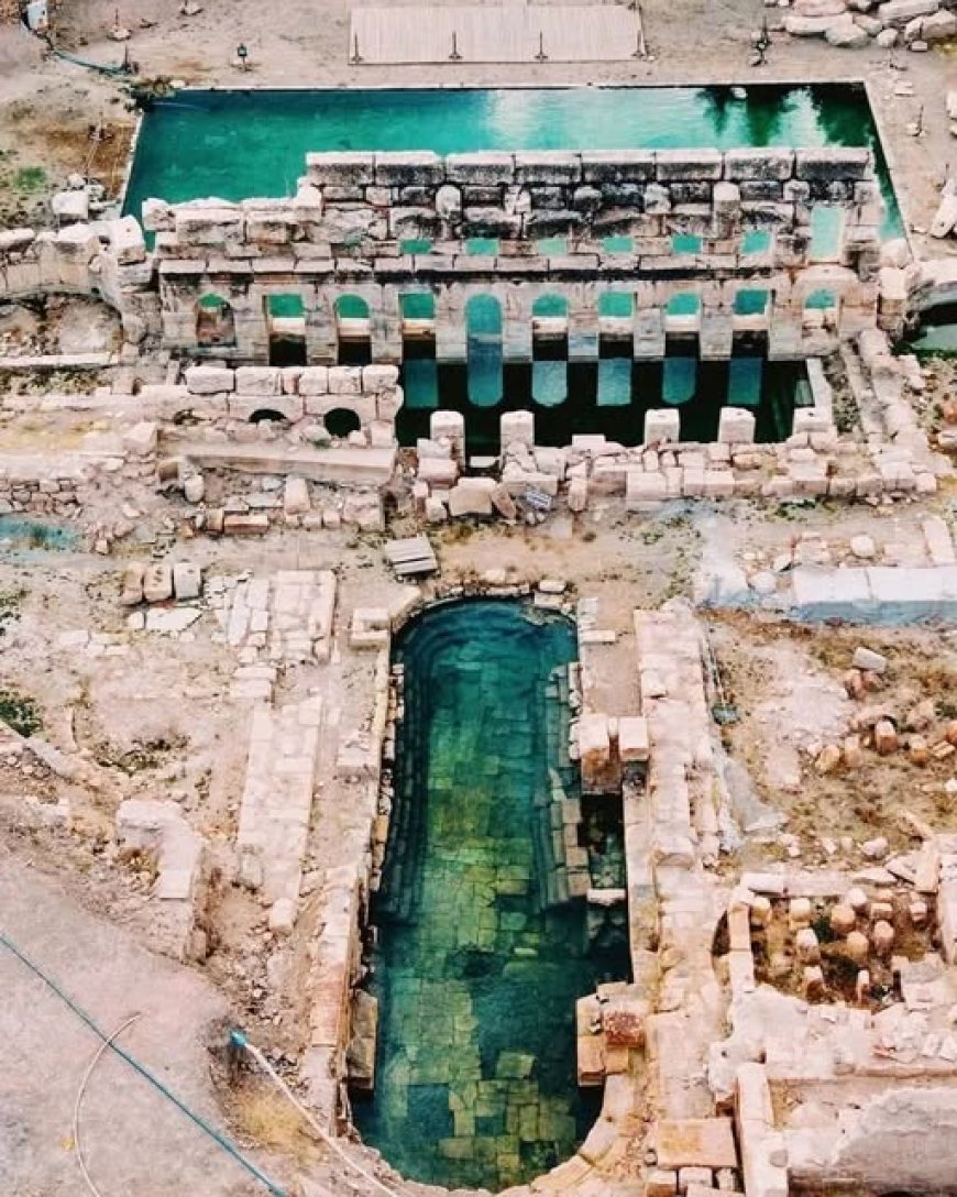 Un complesso termale romano di 2.200 anni nella Turchia centrale, la cui acqua non ha mai smesso di scorrere a 45°C.