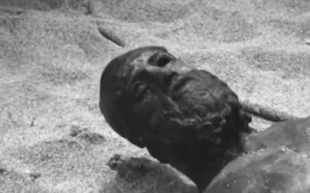 Antiche statue di bronzo greche ritrovate sott'acqua (Bronzi di Riace)